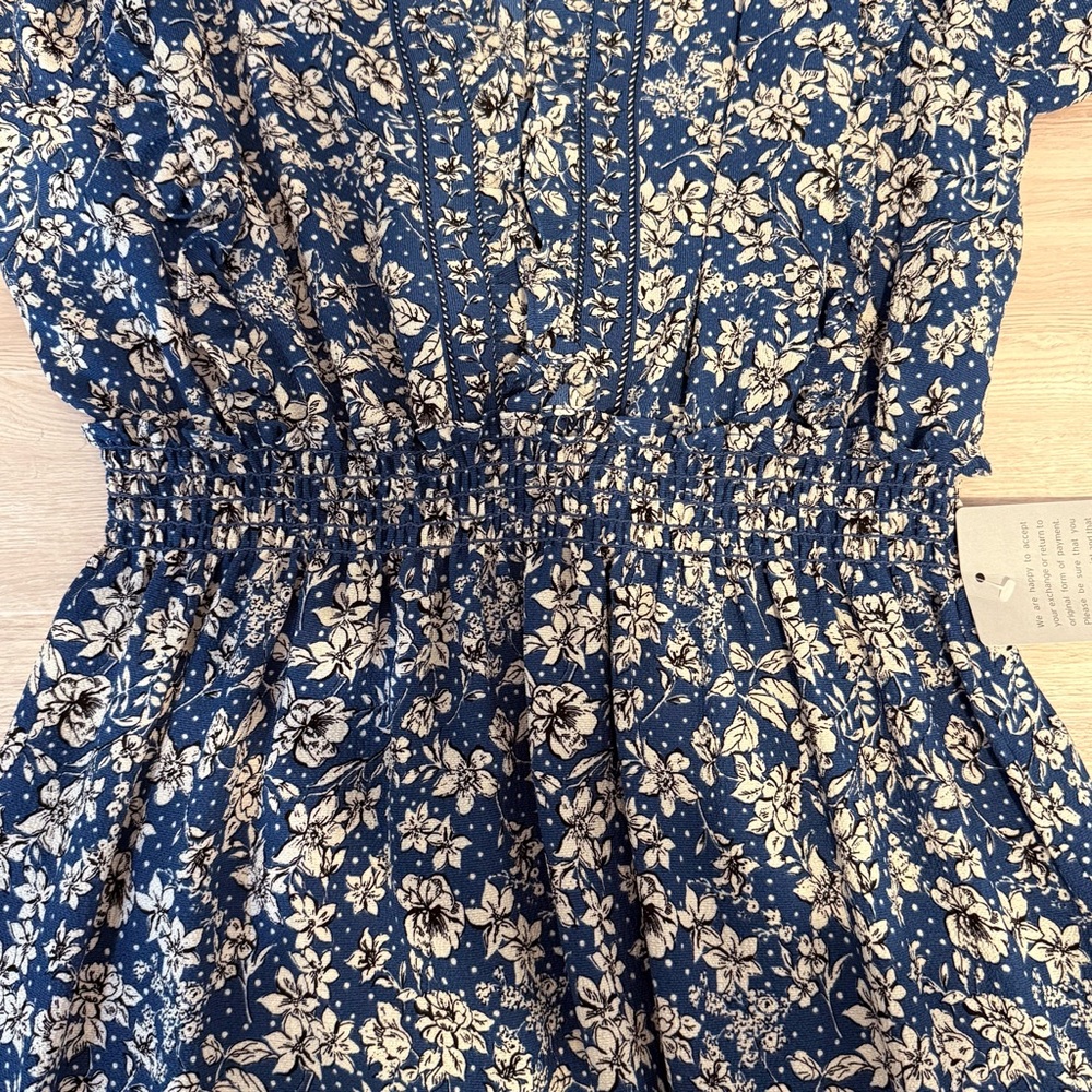 Max Studio Blue and White Floral Maxi Dress - Picture 5 of 7